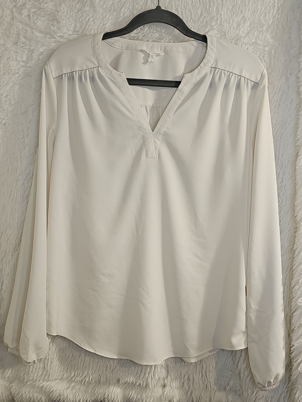 Maurices White V-Neck Long Sleeve Blouse